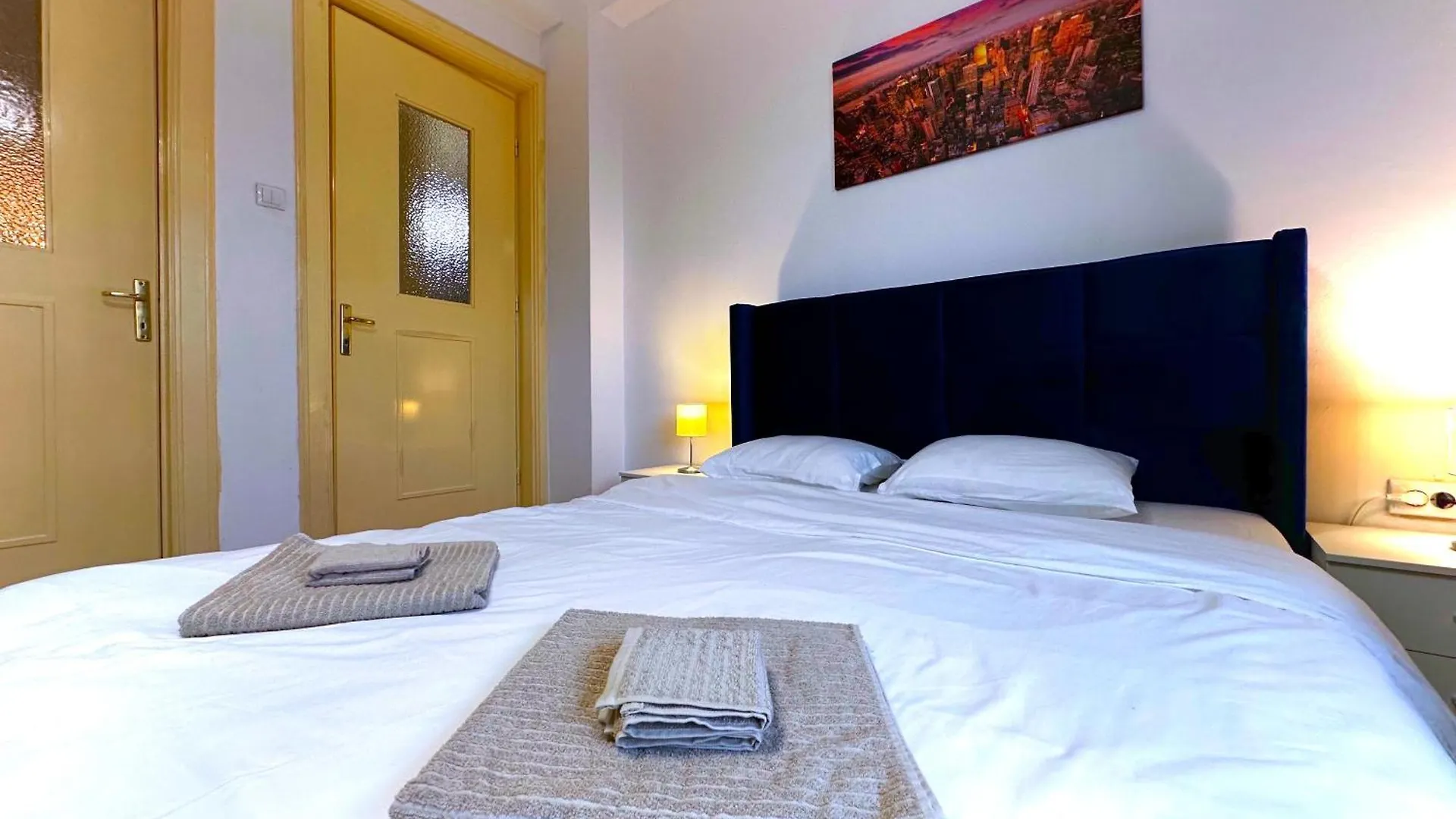 Ultracentral Apartment 4 Rooms - Old City Center -120 Square Meters - Bucharest