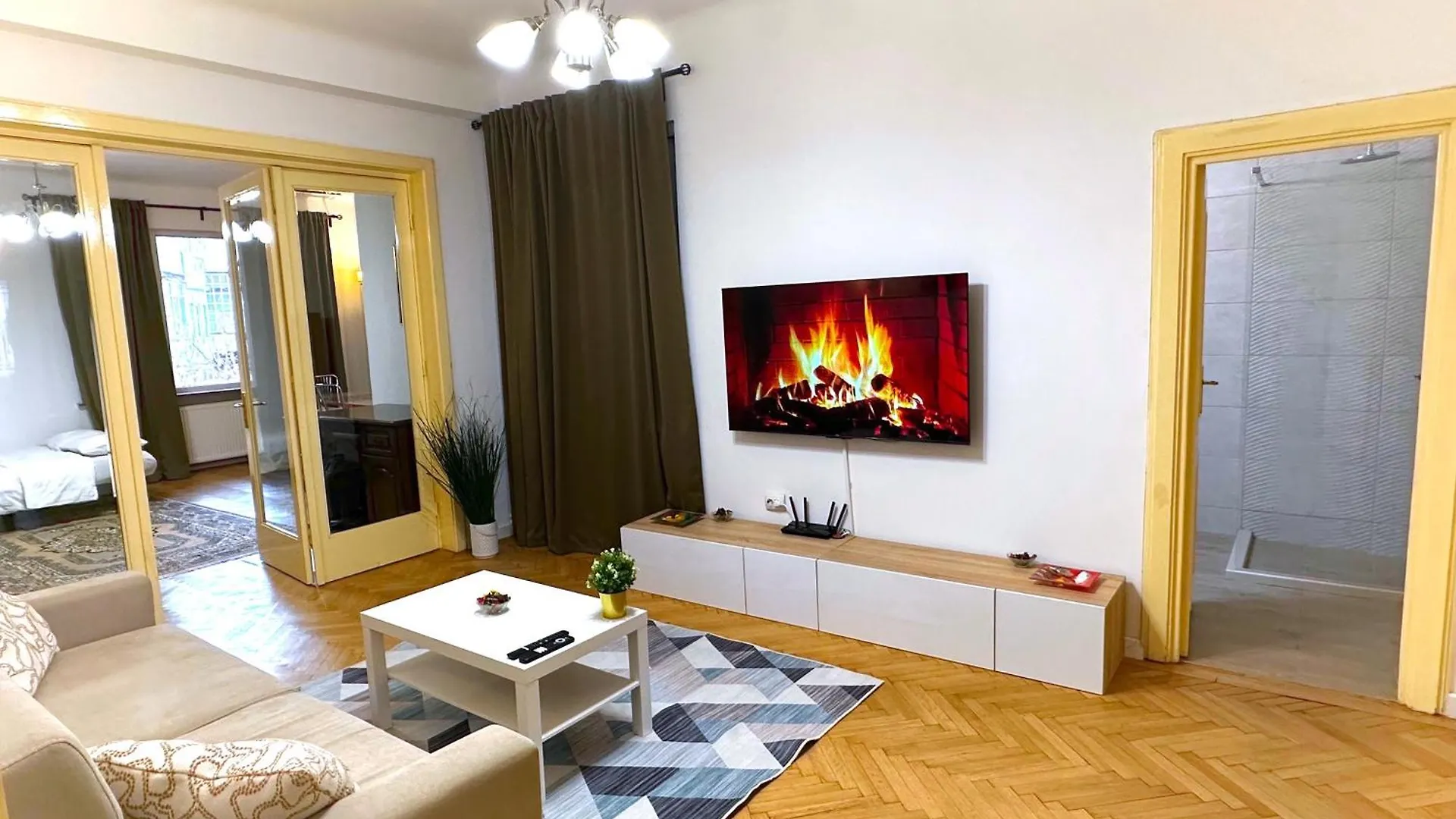 Ultracentral Apartment 4 Rooms - Old City Center -120 Square Meters - Bucharest
