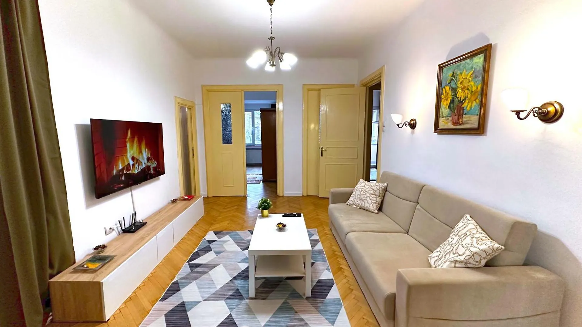 Ultracentral Apartment 4 Rooms - Old City Center -120 Square Meters - Bucharest