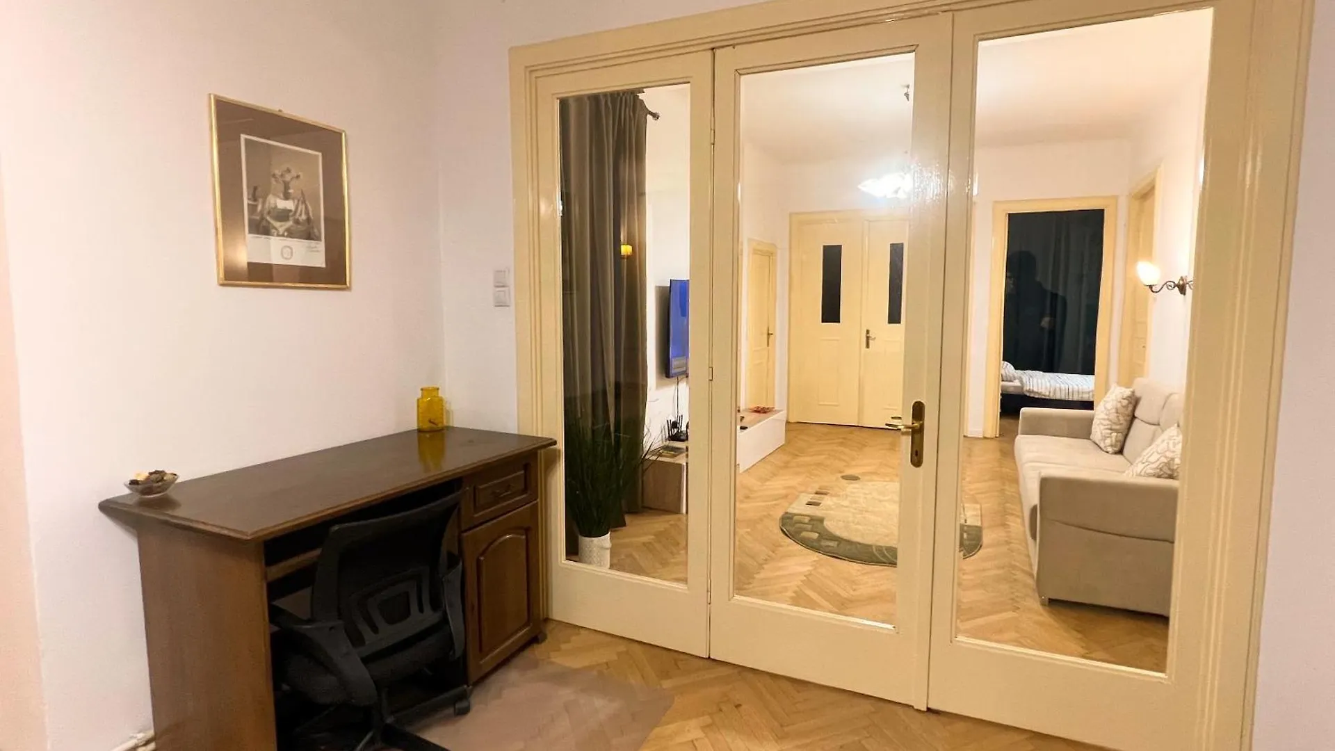 Ultracentral Apartment 4 Rooms - Old City Center -120 Square Meters - Bucharest