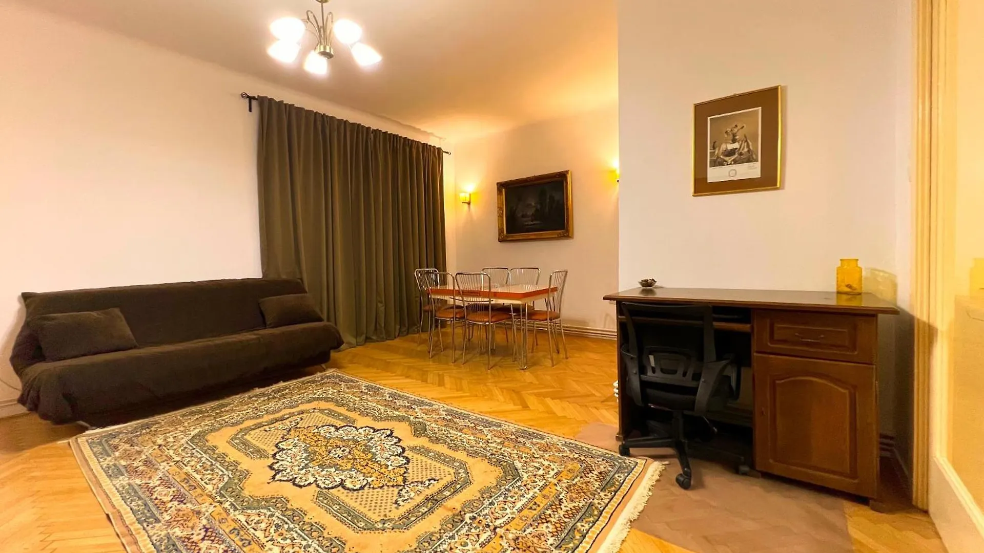 Ultracentral Apartment 4 Rooms - Old City Center -120 Square Meters - Bucharest Romania
