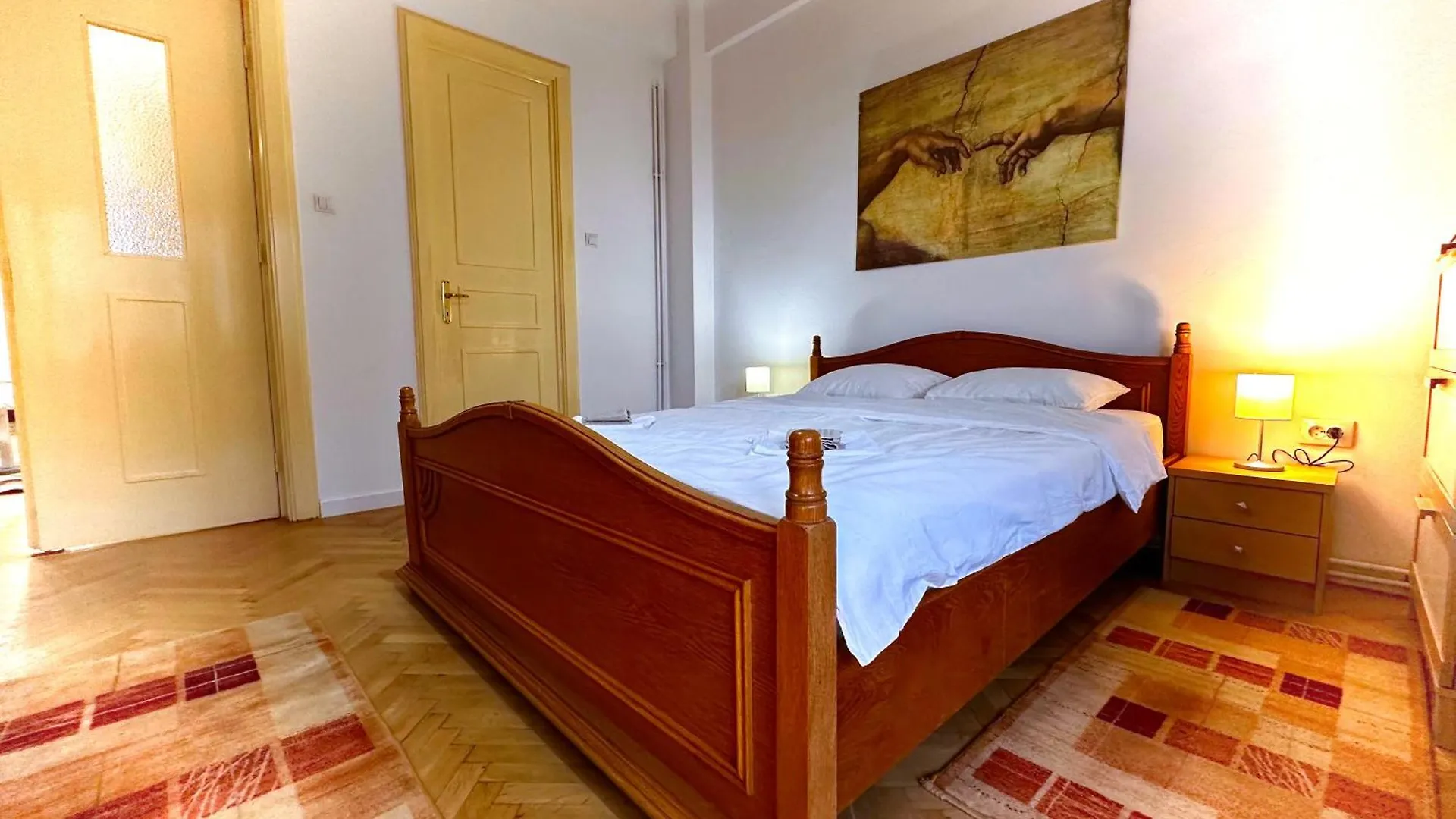 Ultracentral Apartment 4 Rooms - Old City Center -120 Square Meters - Bucharest 0*,