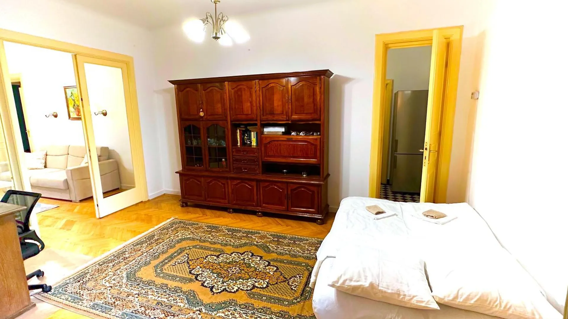 Ultracentral Apartment 4 Rooms - Old City Center -120 Square Meters - Bucharest Romania