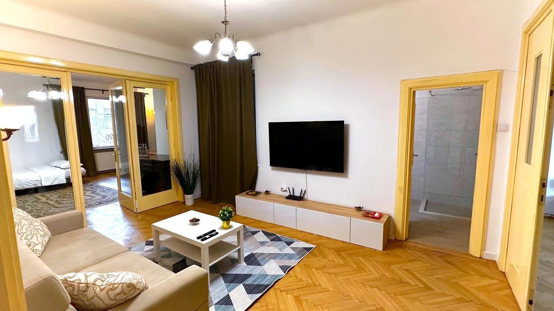 Ultracentral Apartment 4 Rooms - Old City Center -120 Square Meters - Bucharest