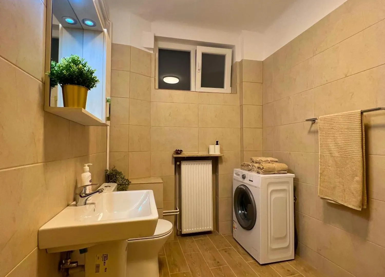 Ultracentral Apartment 4 Rooms - Old City Center -120 Square Meters - Bucharest