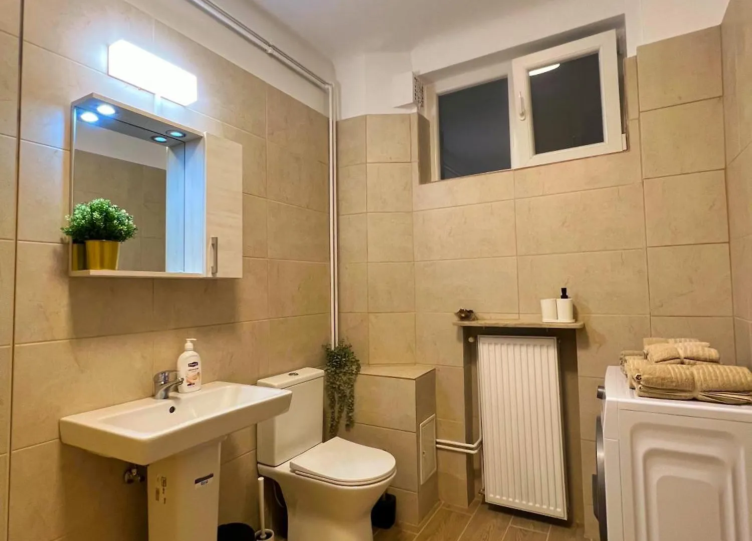 Ultracentral Apartment 4 Rooms - Old City Center -120 Square Meters - Bucharest