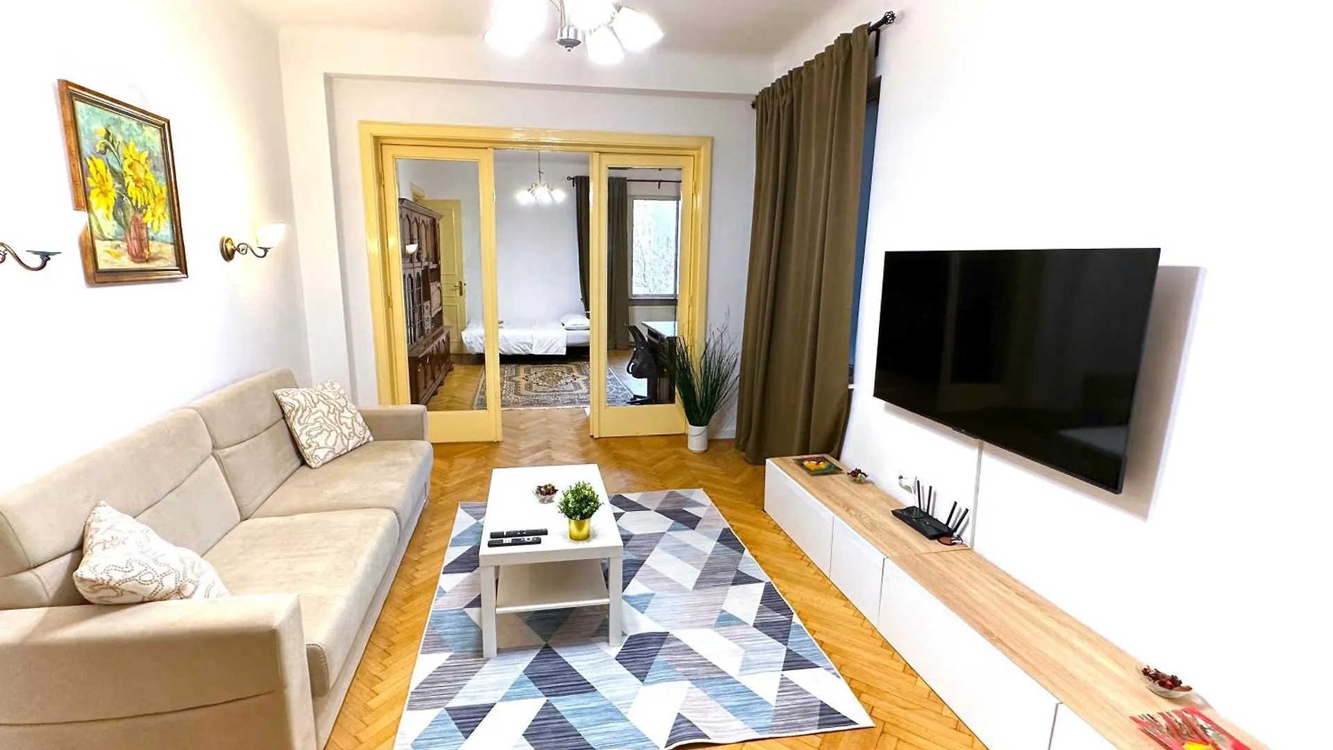 Ultracentral Apartment 4 Rooms - Old City Center -120 Square Meters - Bucharest